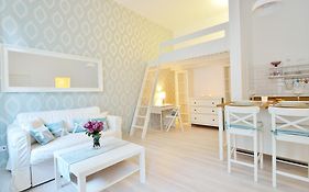 Gozsdu Apartments In Center
