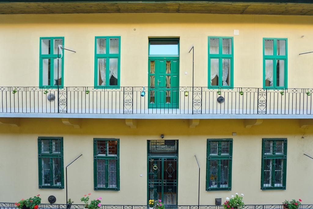 Gozsdu Apartments In Center Budapest Esterno foto